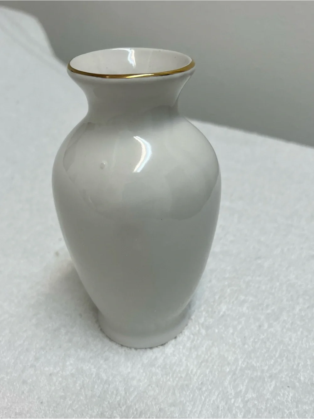 Vintage Floral Lilly Decorated Gold Color White Vase